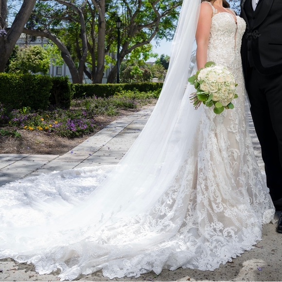 Eve of Milady Wedding Dress with detachable skirt & veil - Picture 5 of 12